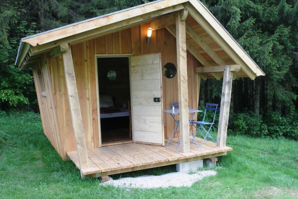 Camping-chalets La Faviere 2* Lac des Rouges Truites