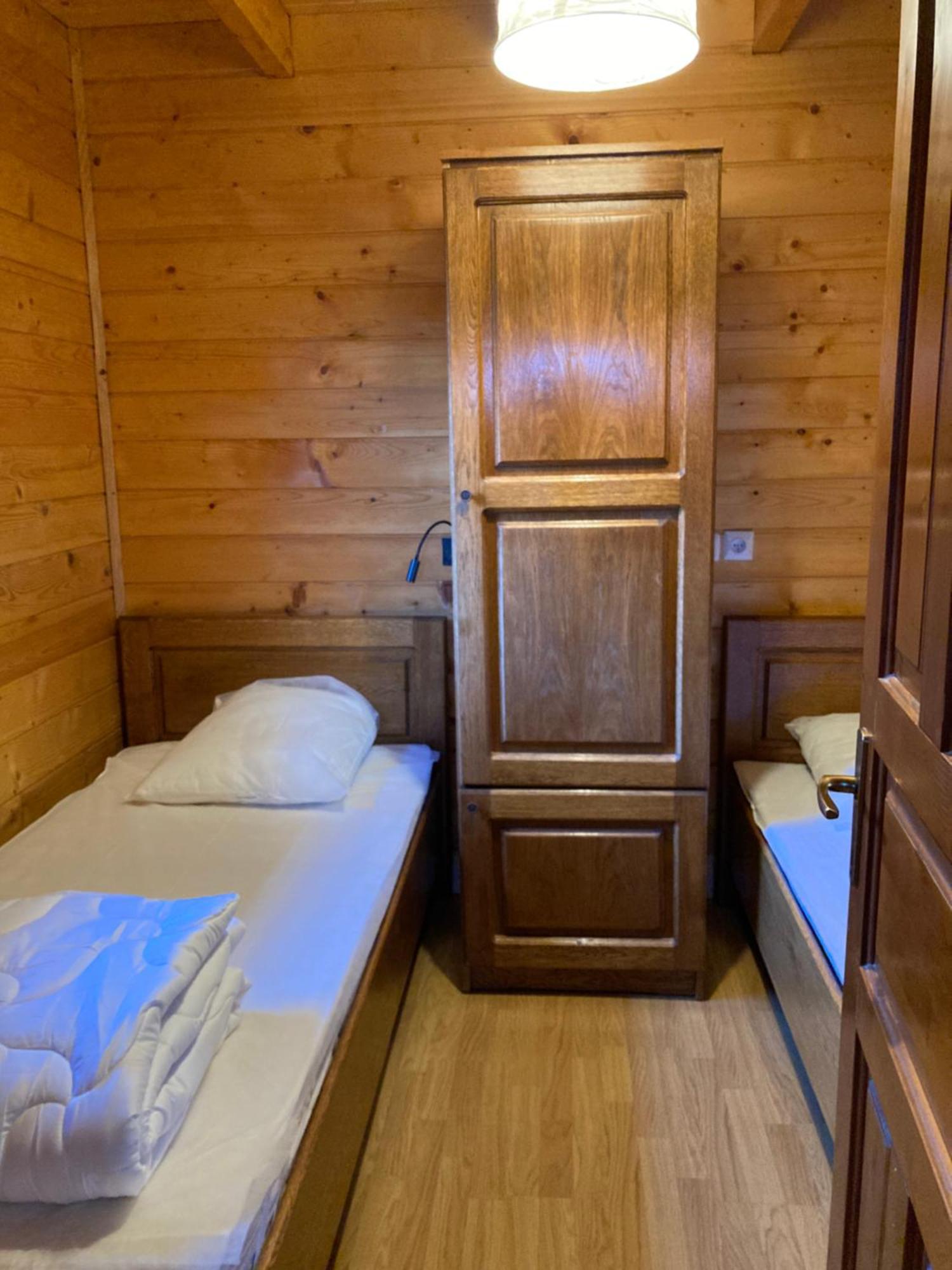 Camping-chalets La Faviere 2* Lac des Rouges Truites